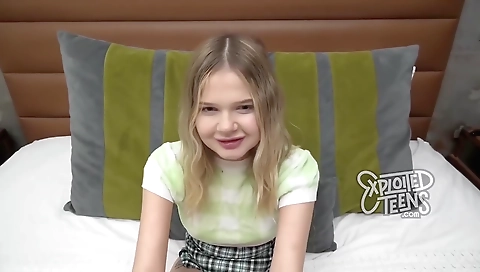 Partylownis getting a cum didned on my face