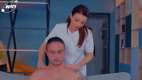 Brunette tranny takes it from her maning