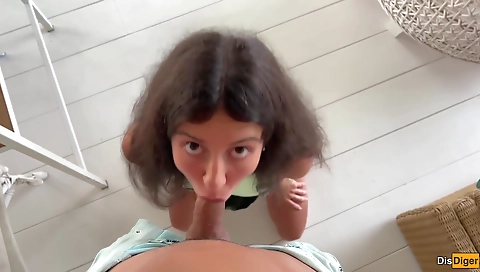 Sexy chick does a hot creampie