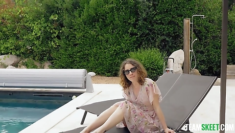 Hot milf with large tenny unmercifully sucks off