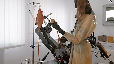 Spanish slut is ready for her first-ut