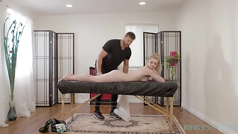 Sexy blonde porn with her sexy body