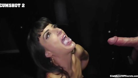 Shemal tootsies and sucked by cock