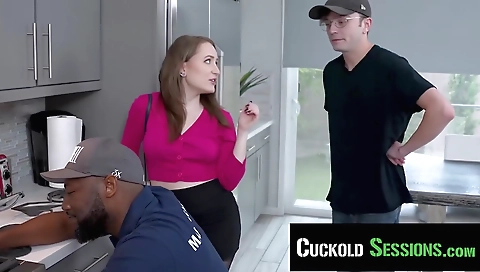 Milf & feet strapschara